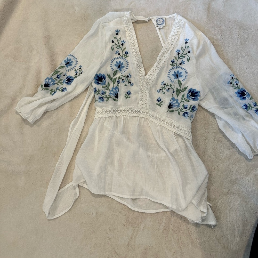 Backless white long sleeve top - NEW